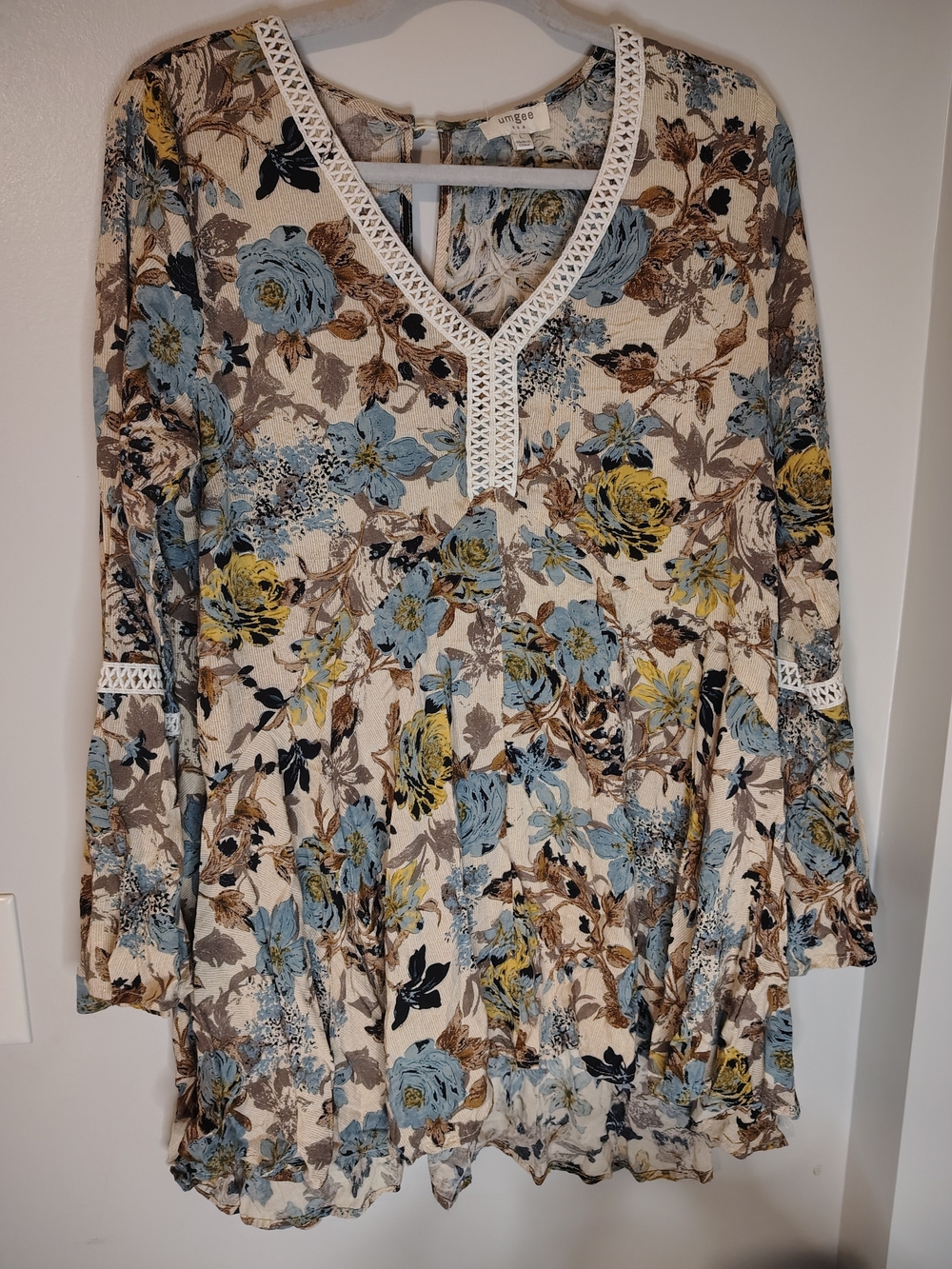 UMGEE, Anthropologie Boho Floral V-Neck Bell Sleeve Flouncy Tunic Blouse